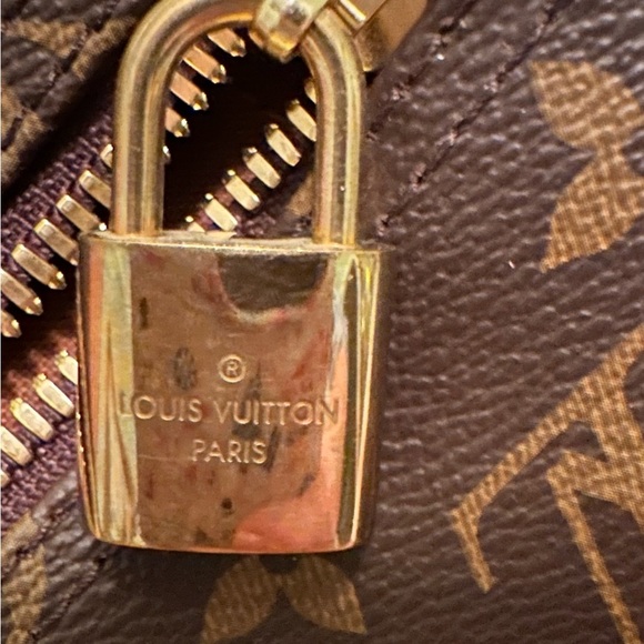 Louis Vuitton Keepall Duffel Bag 60 - Picture 9 of 11